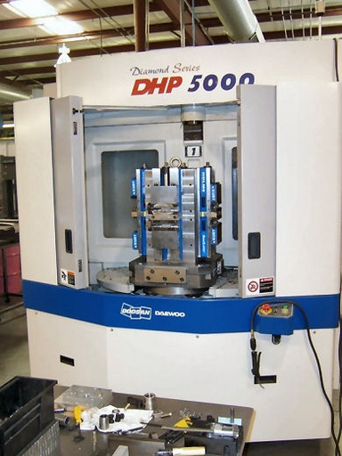 33.4 X, 27.6 Y, 29.5 Z,DAEWOO DHP-5000,FANUC 18iM,14,000 RPM,60 ATC,40 TPR,2005