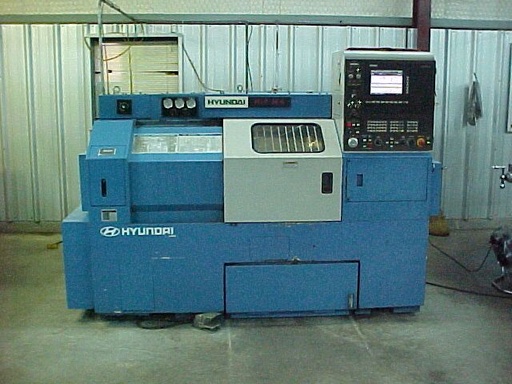 HYUNDAI 18S,SIEMENS 840,8 Chk,17.32 swing,25 cc,3600 rpm,8 tool turret,2001