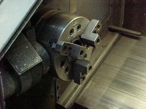 HYUNDAI 18S,SIEMENS 840,8 Chk,17.32 swing,25 cc,3600 rpm,8 tool turret,2001