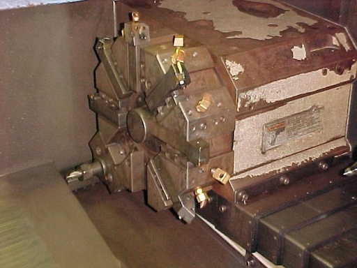 HYUNDAI 18S,SIEMENS 840,8 Chk,17.32 swing,25 cc,3600 rpm,8 tool turret,2001