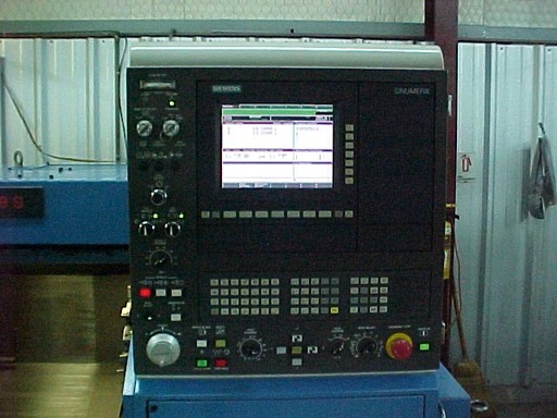 HYUNDAI 18S,SIEMENS 840,8 Chk,17.32 swing,25 cc,3600 rpm,8 tool turret,2001