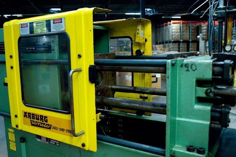 77 Ton, 6.5 Oz., ARBURG MODEL 305-210-700,CLAMP STYLE,12 X 17 PLATEN, 1984