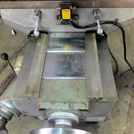 YCM 1 1/2 VA SUPERMAX,9 x 42 TABLE,29 X,12 Y,16 KNEE,5 QUILL,2720 RPM, R-8 TPR