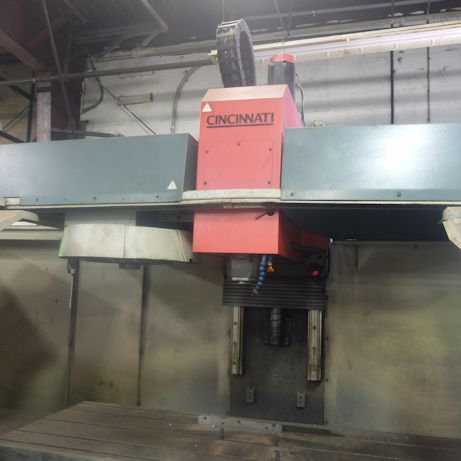 80 X, 30 Y, 32 Z, CINCINNATI 2000,FANUC 18I CNC,15 HP,8000 RPM, 21 ATC, 1999