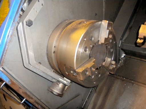 HITACHI SEIKI HT 40S, YASNAC CNC/CRT, 18 Chk, 4 SP BORE,40 HP,TAILTOCK,50 .1988