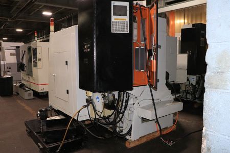 40 X, 18 Y, 18 Z, HURCO VM2,8000 RPM,20 HP, 16 ATC,HURCO MAX CNC, 2005